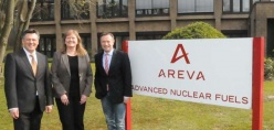 Sind stolz auf ihre Mitarbeiter und neue Aufträge: das Führungstrio von Advanced Nuclear Fuels in Lingen (von links) Peter Reimann, Petra Opitz und Andreas Hoff. Foto: Burkhard Müller