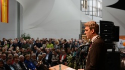 Beim Bürgerempfang am Sonntag in der Halle IV in Lingen warb Oberbürgermeister Dieter Krone vor über 800 Gästen für eine Willkommenskultur in der Stadt. Fotos: Thomas Pertz