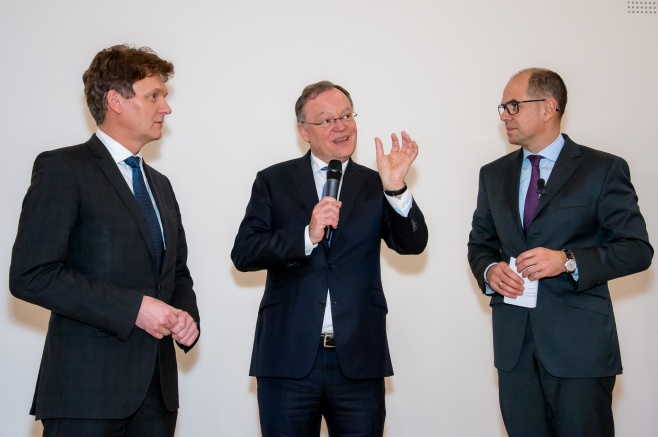 Ministerpräsident Stephan Weil im Gespräch mit Oberbürgermeister Dieter Krone und Moderator Dr. Stefan Lennardt