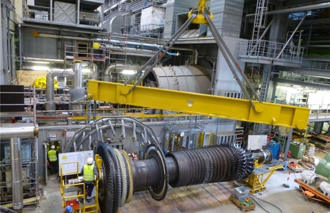 Die Gasturbine während der Inspektion. Foto: RWE