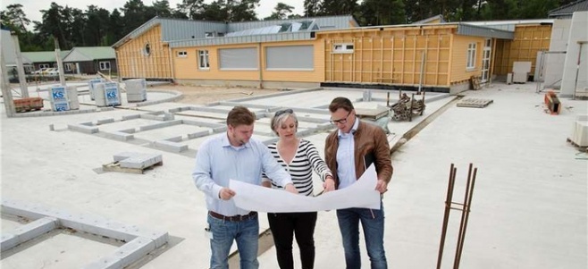 Eine siebenstellige Summe nimmt die Rosen-Gruppe in die Hand, um am Firmenstandort in Lingen neben dem Kindergarten Rokids (im Hintergrund) eine ebenfalls bilinguale Grundschule errichten zu lassen. Foto: Rosen