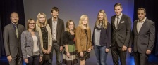 Mainka bildet landesbesten Beton- und Stahlbetonbauer Philipp Krupp aus