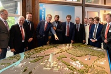 Umweltminister Lies im IndustriePark: Energie bleibt im Fokus