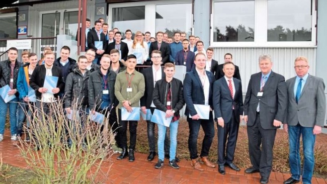 Gute berufliche Perspektiven bieten sich den jungen Industrie- und Zerspanungsmechanikern. Fotos: Heinz Krüssel